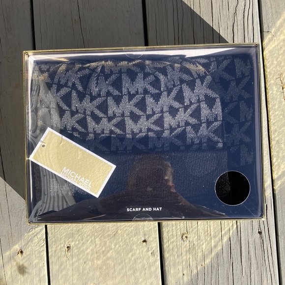 NIB Michael Kors Jacquard Scarf and Beanie Set- Black and Silver - Picture 2 of 7